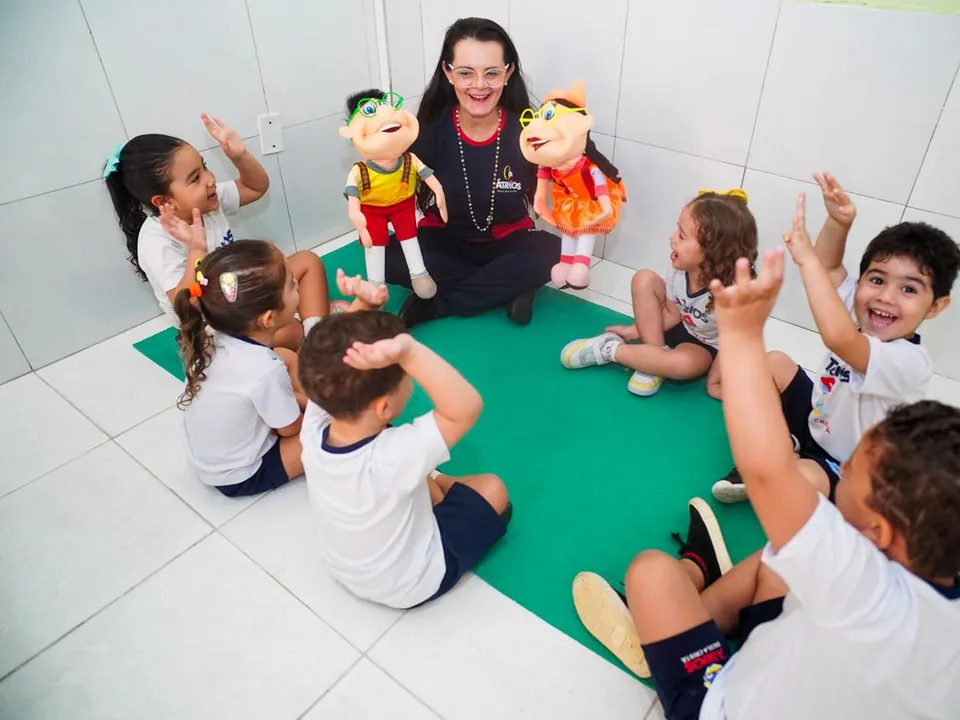 Roda de conversa com a professora e as crianças
